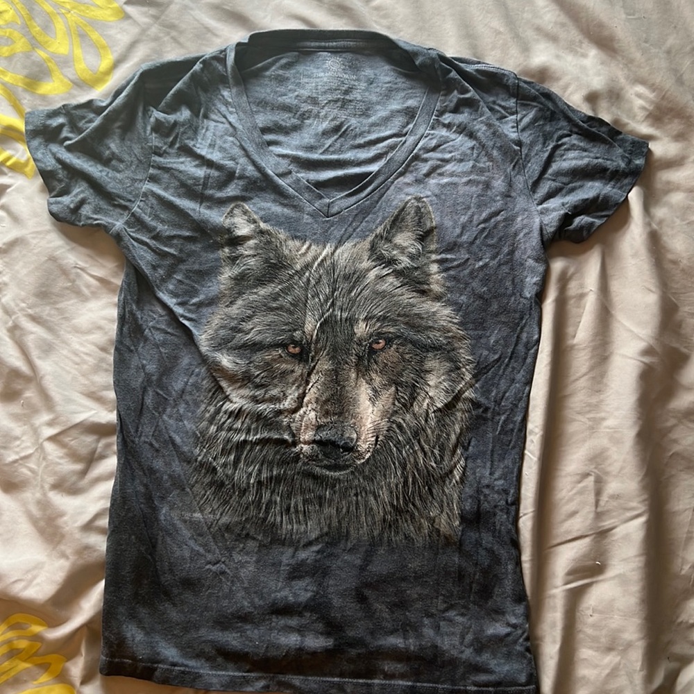 Wolf tee